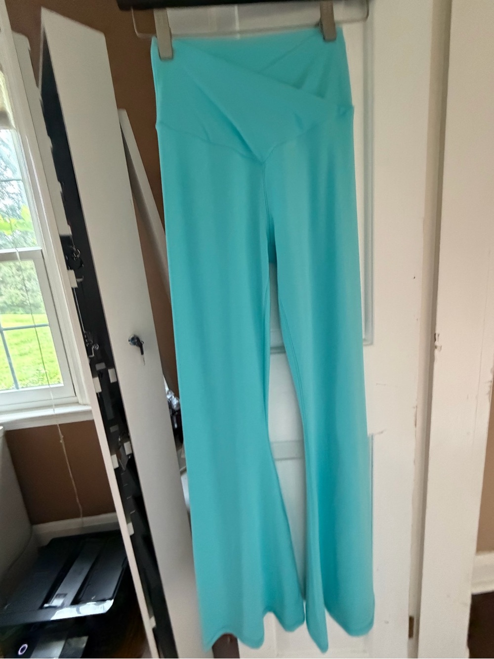 Seamless offline Aqua High-Waist FLARE LEG leggings yoga Pants, NWOT, M